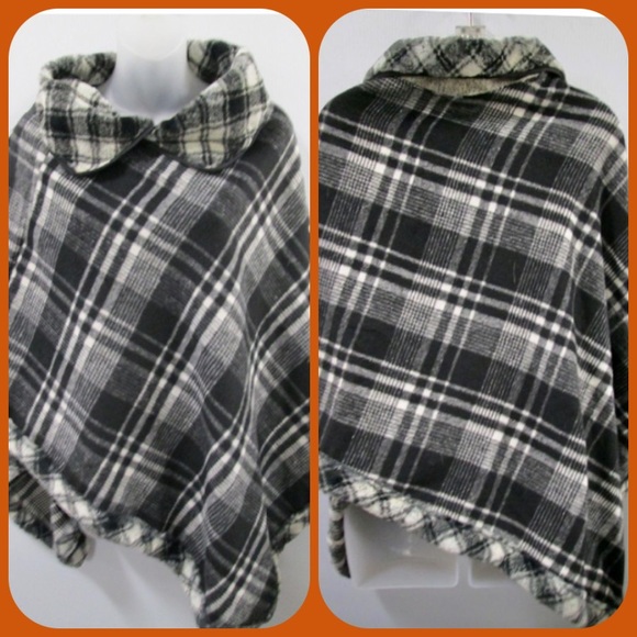 ๐๐cozy and cute Arianna By Howard's poncho. ๐๐ - Picture 3 of 6